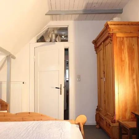 With 2 Bedrooms Hamswehrum